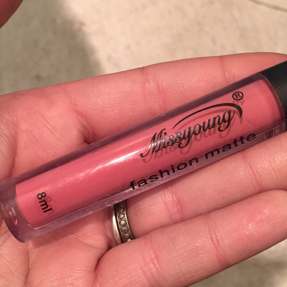 Miss Young Matte Lip Gloss (Set of 6) - Picture 4 of 8
